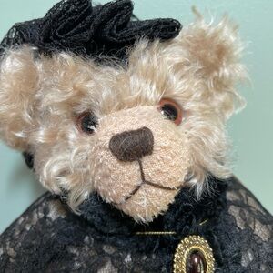 Hermann Mohair Queen Victoria commemorative #257 Teddy Bear 2001